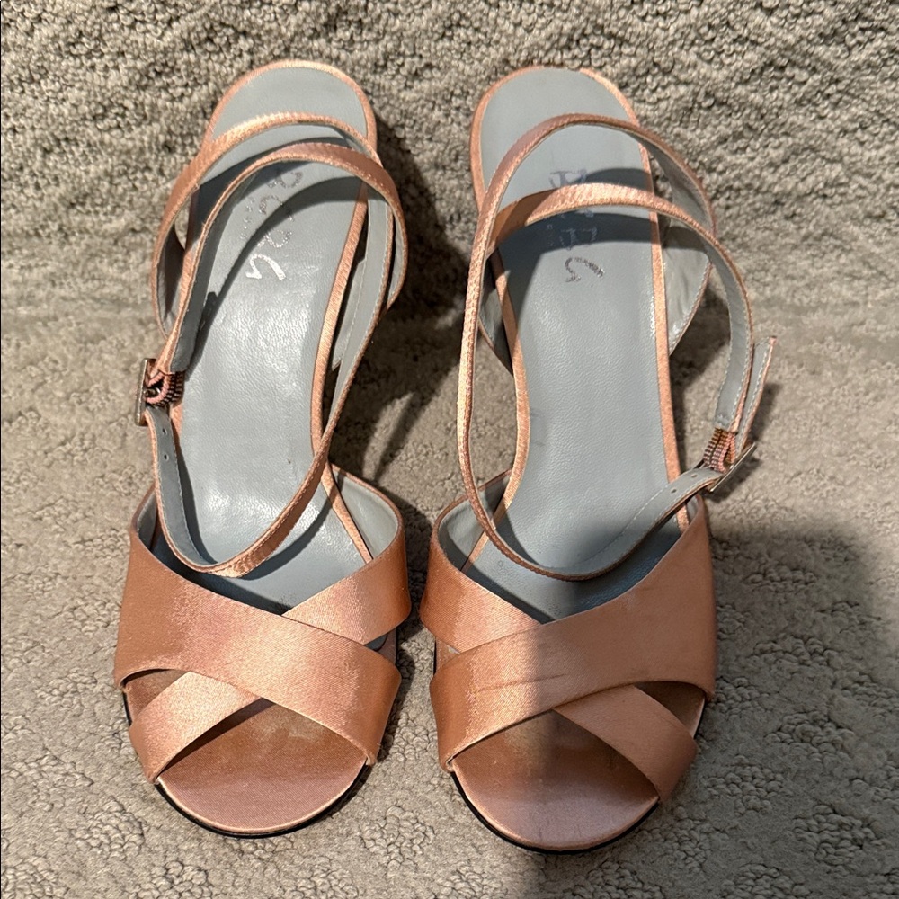 Elegant BCBG light pink strappy Sandals